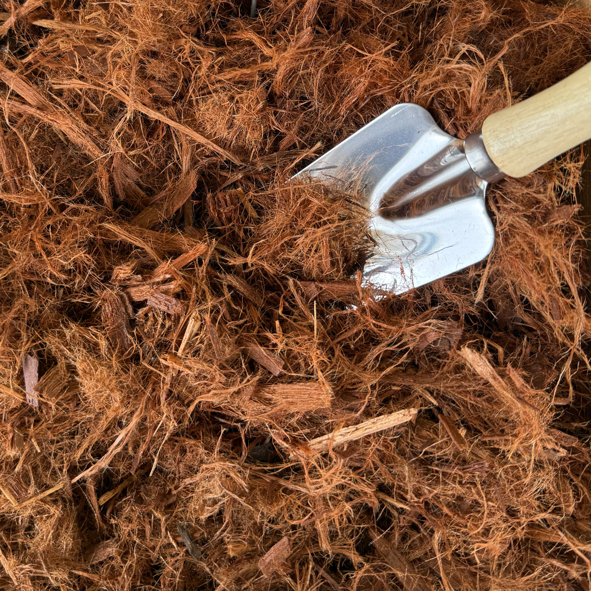 Rough Shredded Redwood Mulch - Image 2